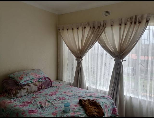 3 bed property to rent in WINCHESTER HILLS